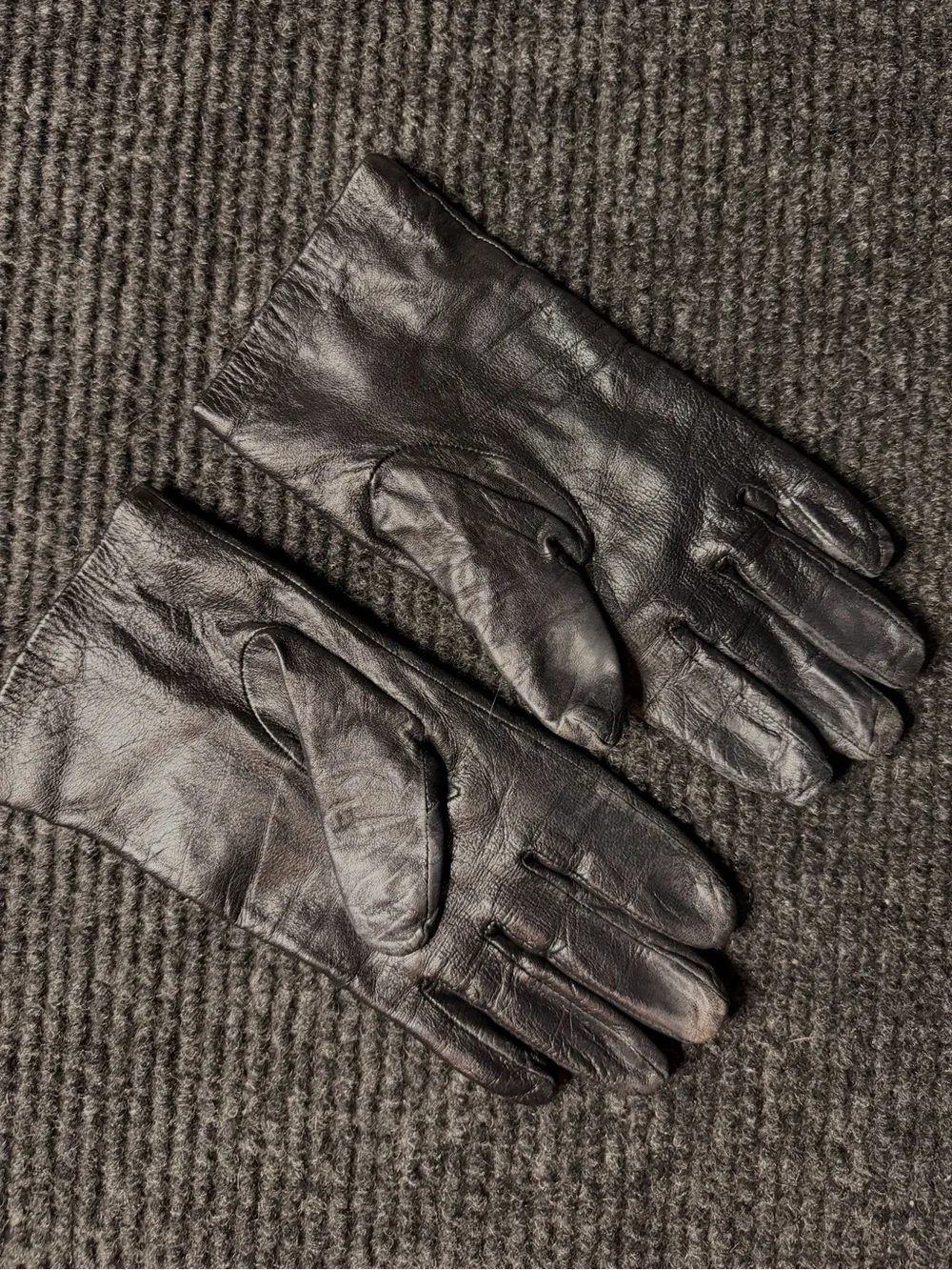 Vintage Merona Black Sheep Leather Gloves Women’s Classic Minimalist